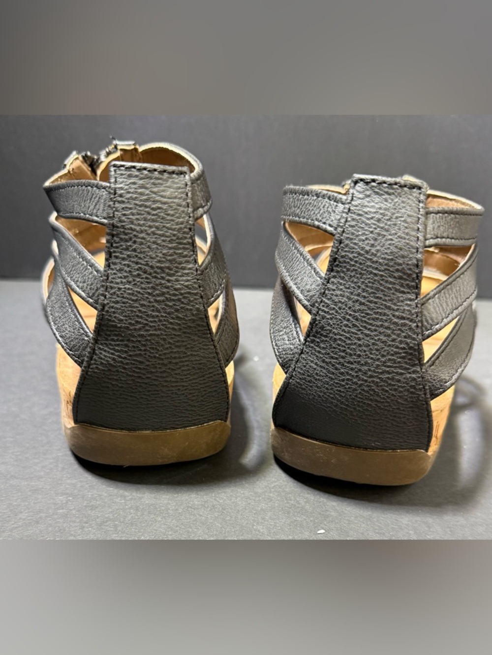 BearPaw Layla II Black Strappy Front-Zip Women’s Gladiator Sandals sz -9W - Picture 2 of 6
